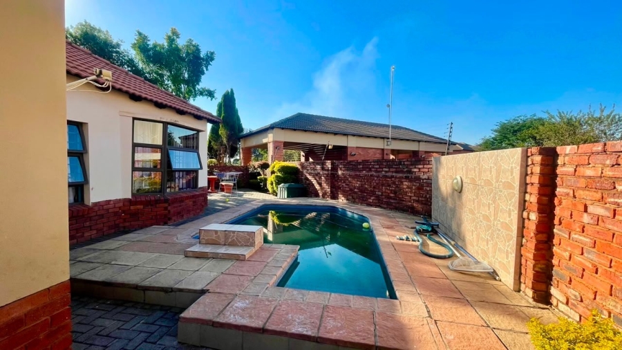 3 Bedroom Property for Sale in Waterval East North West